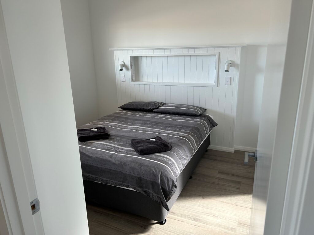 Ningaloo staff accommodation bedroom
