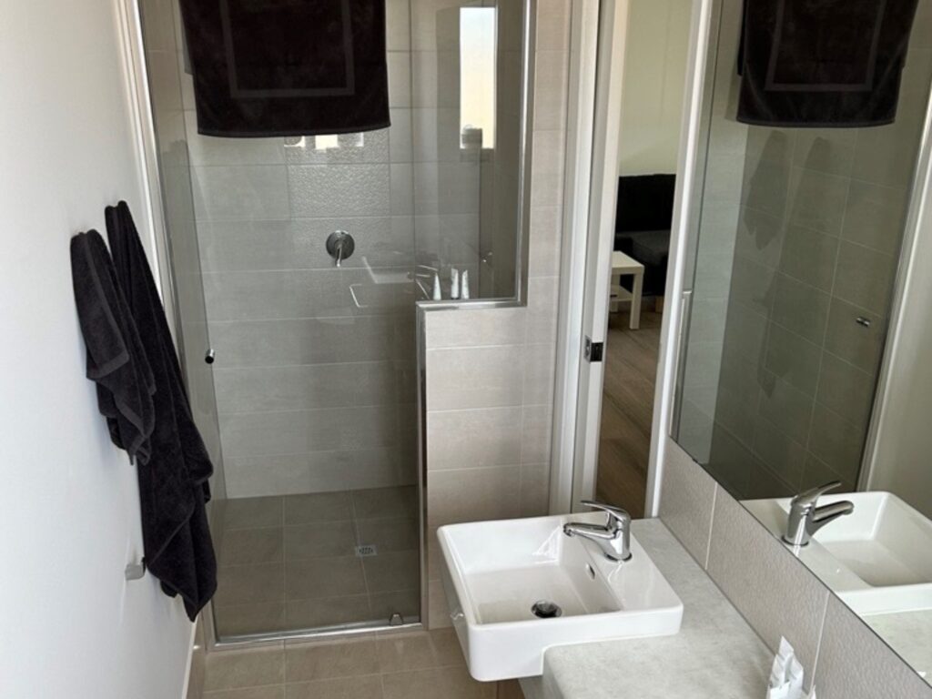 Ningaloo Reef Resort staff accommodation bathroom